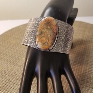 MAGNIFICENT BRACELET NWOT